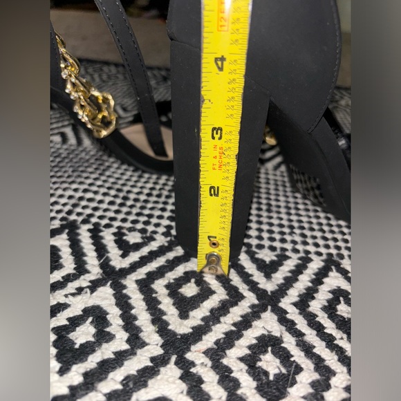Black chunky heel with gold chain size 6 1/2 - Picture 5 of 5